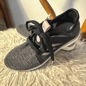 Stylish Black and Pink Women's Sneakers